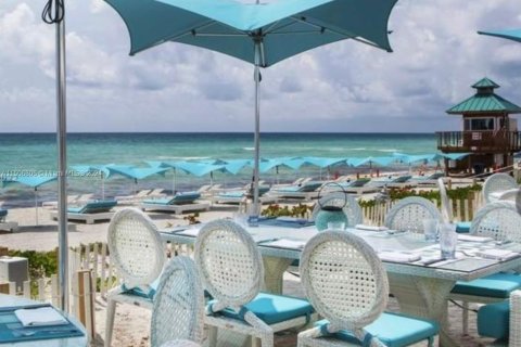 Hotel en venta en Sunny Isles Beach, Florida, 51.19 m2 № 925071 - foto 12