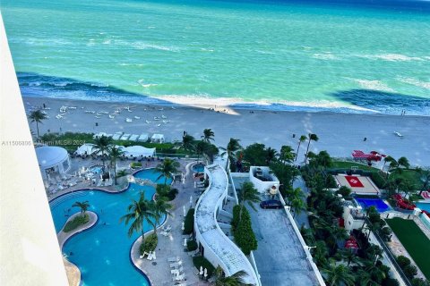 Hotel en venta en Sunny Isles Beach, Florida, 51.19 m2 № 925071 - foto 5