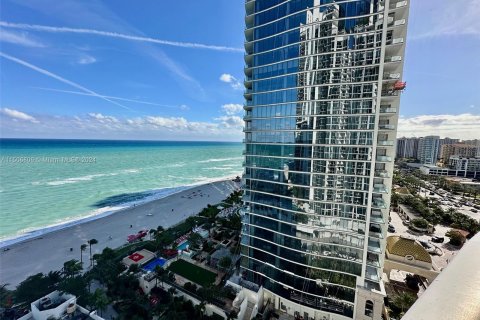 Hotel in Sunny Isles Beach, Florida 51.19 sq.m. № 925071 - photo 3