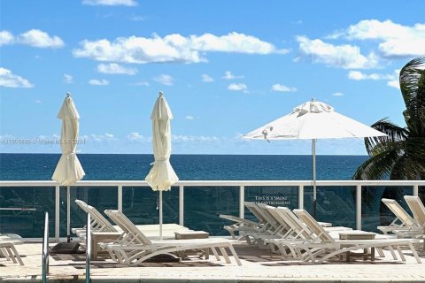 Hotel en venta en Sunny Isles Beach, Florida, 51.19 m2 № 925071 - foto 14