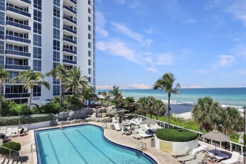 Hôtel, hôtellerie à vendre à Sunny Isles Beach, Floride: 51.19 m2 № 925071 - photo 11