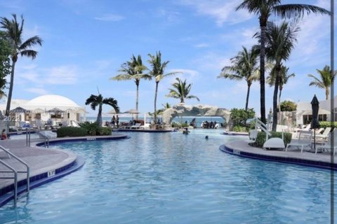Hotel en venta en Sunny Isles Beach, Florida, 51.19 m2 № 925071 - foto 9