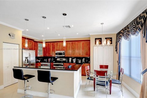 Villa ou maison à vendre à Miramar, Floride: 4 chambres, 221.57 m2 № 983410 - photo 7