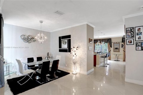 Villa ou maison à vendre à Miramar, Floride: 4 chambres, 221.57 m2 № 983410 - photo 3