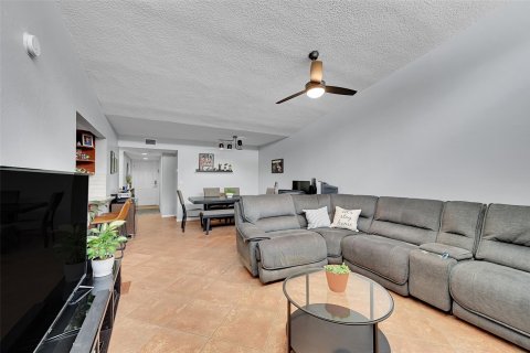 Condo in Coral Springs, Florida, 3 bedrooms  № 1183716 - photo 21