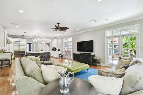 Casa en venta en Tampa, Florida, 5 dormitorios, 410.72 m2 № 1361635 - foto 10