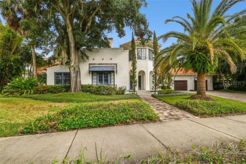 Villa ou maison à vendre à Tampa, Floride: 5 chambres, 410.72 m2 № 1361635 - photo 1