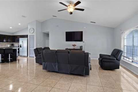 House in Kissimmee, Florida 3 bedrooms, 161.46 sq.m. № 1361064 - photo 8