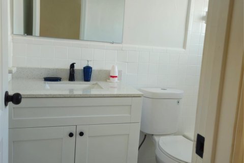 Condo in Hollywood, Florida, 1 bedroom  № 1216067 - photo 1