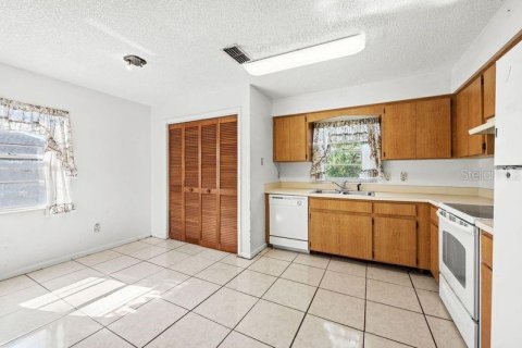 House in Tampa, Florida 3 bedrooms, 104.7 sq.m. № 1441266 - photo 7