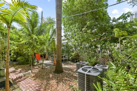 Commercial property in Miami Beach, Florida 397.44 sq.m. № 1270534 - photo 10