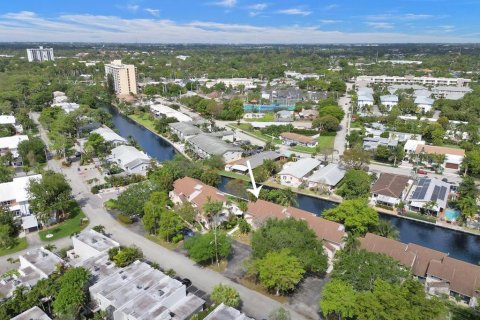 Townhouse in Wilton Manors, Florida 2 bedrooms, 116.13 sq.m. № 1092970 - photo 10