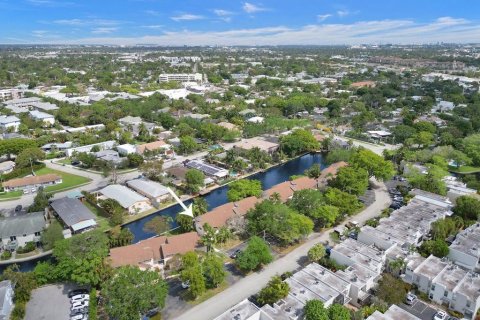 Townhouse in Wilton Manors, Florida 2 bedrooms, 116.13 sq.m. № 1092970 - photo 11