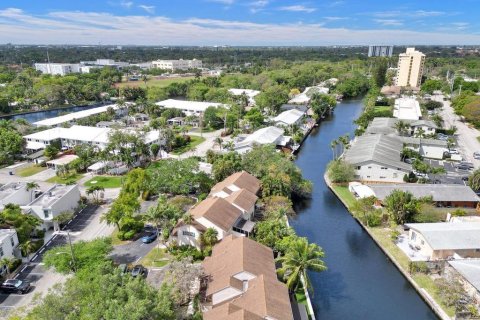 Townhouse in Wilton Manors, Florida 2 bedrooms, 116.13 sq.m. № 1092970 - photo 2