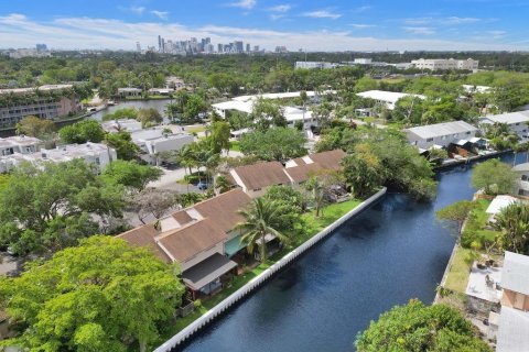 Townhouse in Wilton Manors, Florida 2 bedrooms, 116.13 sq.m. № 1092970 - photo 9