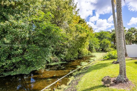 House in Pembroke Pines, Florida 4 bedrooms, 202.06 sq.m. № 1415292 - photo 12