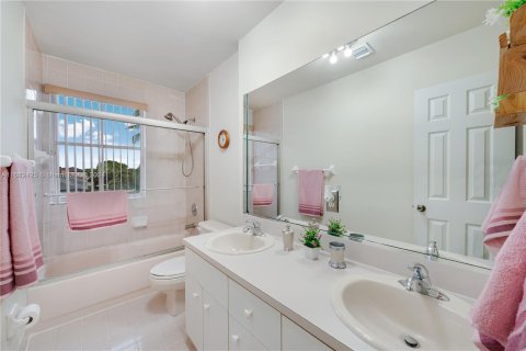 Casa en venta en Miami, Florida, 4 dormitorios, 181.16 m2 № 1415293 - foto 15