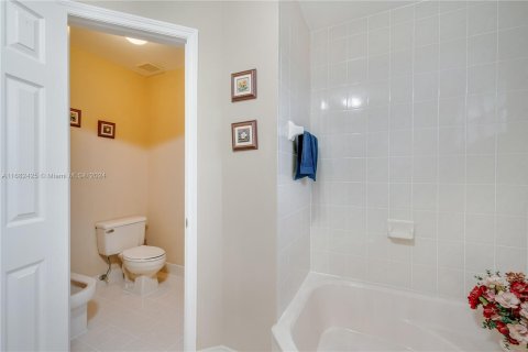 Casa en venta en Miami, Florida, 4 dormitorios, 181.16 m2 № 1415293 - foto 11