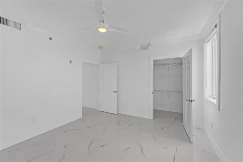 Condo in Fort Lauderdale, Florida, 3 bedrooms  № 1188608 - photo 12