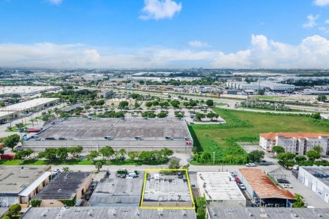 Commercial property in Hialeah Gardens, Florida № 780904 - photo 12