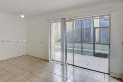 Copropriété à vendre à Tamarac, Floride: 2 chambres, 94.11 m2 № 1239091 - photo 3