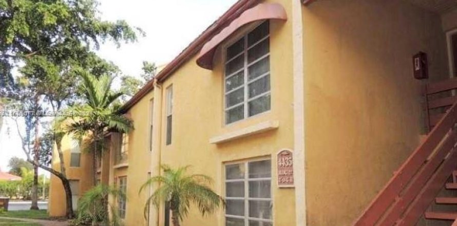 Condo in Tamarac, Florida, 2 bedrooms  № 1239091