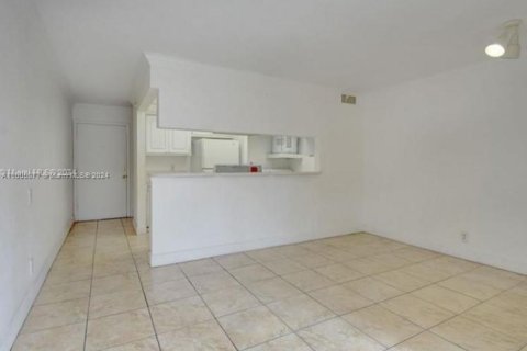 Copropriété à vendre à Tamarac, Floride: 2 chambres, 94.11 m2 № 1239091 - photo 2