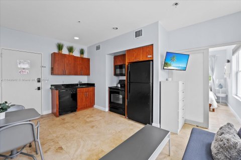 Condo in Miami Beach, Florida, 1 bedroom  № 1332331 - photo 2