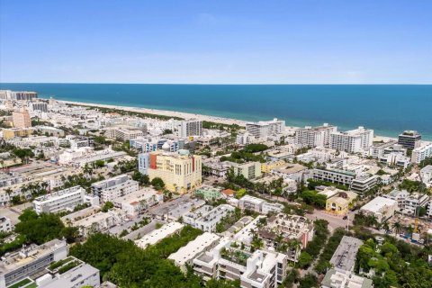 Condo in Miami Beach, Florida, 1 bedroom  № 1332331 - photo 22