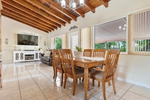 Villa ou maison à vendre à Miami, Floride: 4 chambres, 161.37 m2 № 1375460 - photo 12