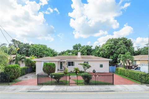 Villa ou maison à vendre à Miami, Floride: 4 chambres, 161.37 m2 № 1375460 - photo 3