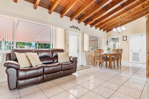 Villa ou maison à vendre à Miami, Floride: 4 chambres, 161.37 m2 № 1375460 - photo 9