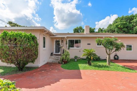 Casa en venta en Miami, Florida, 4 dormitorios, 161.37 m2 № 1375460 - foto 4