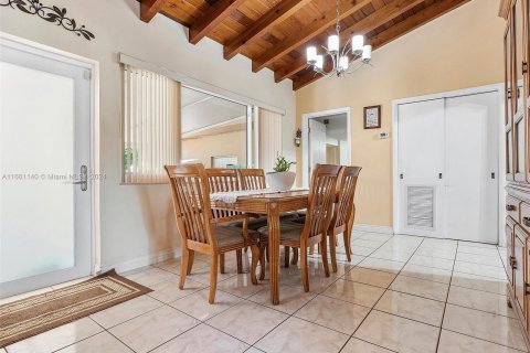 Villa ou maison à vendre à Miami, Floride: 4 chambres, 161.37 m2 № 1375460 - photo 11