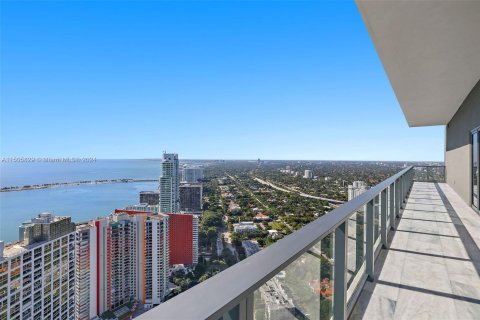 Condominio en venta en Miami, Florida, 3 dormitorios, 217.11 m2 № 927087 - foto 17