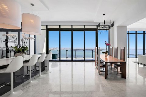 Condo in Miami, Florida, 3 bedrooms  № 927087 - photo 1