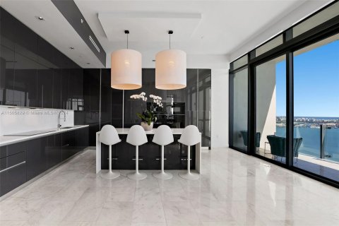 Condominio en venta en Miami, Florida, 3 dormitorios, 217.11 m2 № 927087 - foto 4