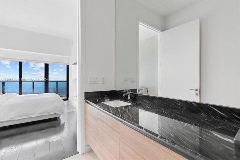 Condo in Miami, Florida, 3 bedrooms  № 927087 - photo 28