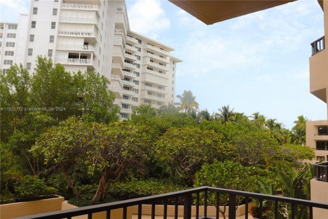 Condo in Key Biscayne, Florida, 2 bedrooms  № 1272840 - photo 18