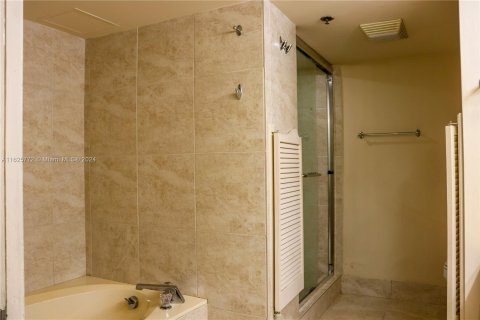 Condo in Key Biscayne, Florida, 2 bedrooms  № 1272840 - photo 17