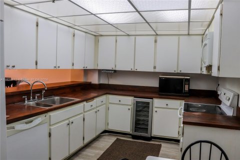 Condo in Key Biscayne, Florida, 2 bedrooms  № 1272840 - photo 8