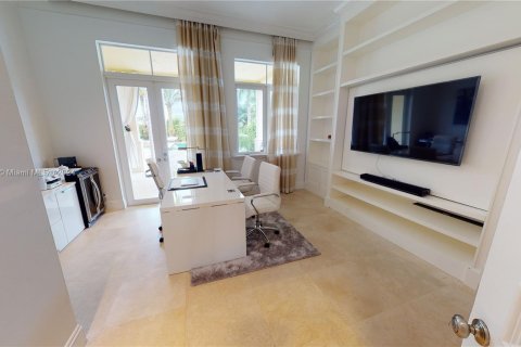 House in Coral Gables, Florida 7 bedrooms, 652.55 sq.m. № 1237168 - photo 18