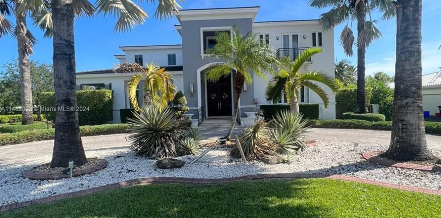 Villa ou maison à Coral Gables, Floride 7 chambres, 652.55 m2 № 1237168