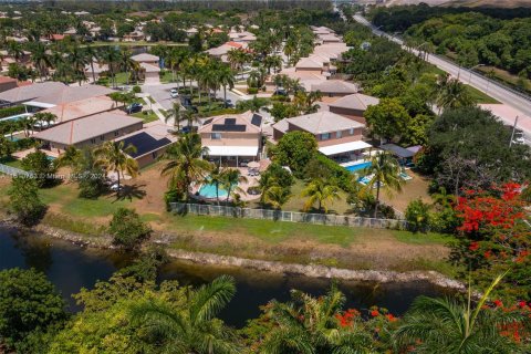 Villa ou maison à vendre à Coconut Creek, Floride: 4 chambres, 177.07 m2 № 1233118 - photo 7