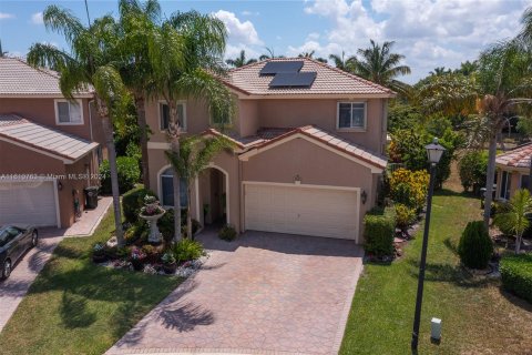 Villa ou maison à vendre à Coconut Creek, Floride: 4 chambres, 177.07 m2 № 1233118 - photo 1