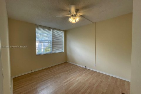 Condo in Davie, Florida, 2 bedrooms  № 1310613 - photo 14