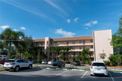 Condo in Sunrise, Florida, 2 bedrooms  № 1310704 - photo 2