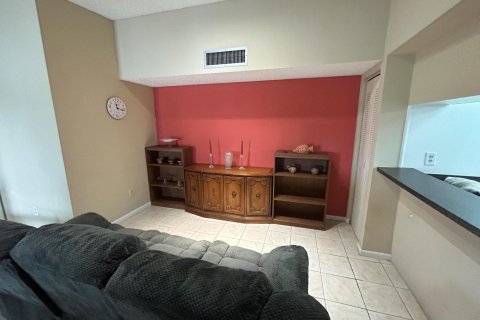 Condo in Tamarac, Florida, 2 bedrooms  № 932612 - photo 18