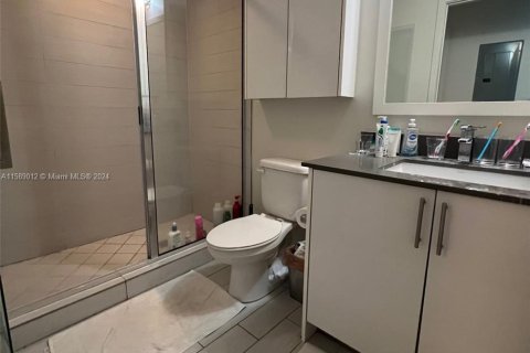 Copropriété à vendre à Miami, Floride: 2 chambres, 103.86 m2 № 1177862 - photo 11