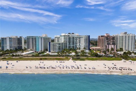 Condo in Miami Beach, Florida, 2 bedrooms  № 1177908 - photo 18